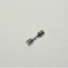 картинка Предохранитель "Koito" FUSE Стеклянный  20 Amp (26mm) от интернет-магазина "АВТОИМПЕРИЯ", 2000646505806